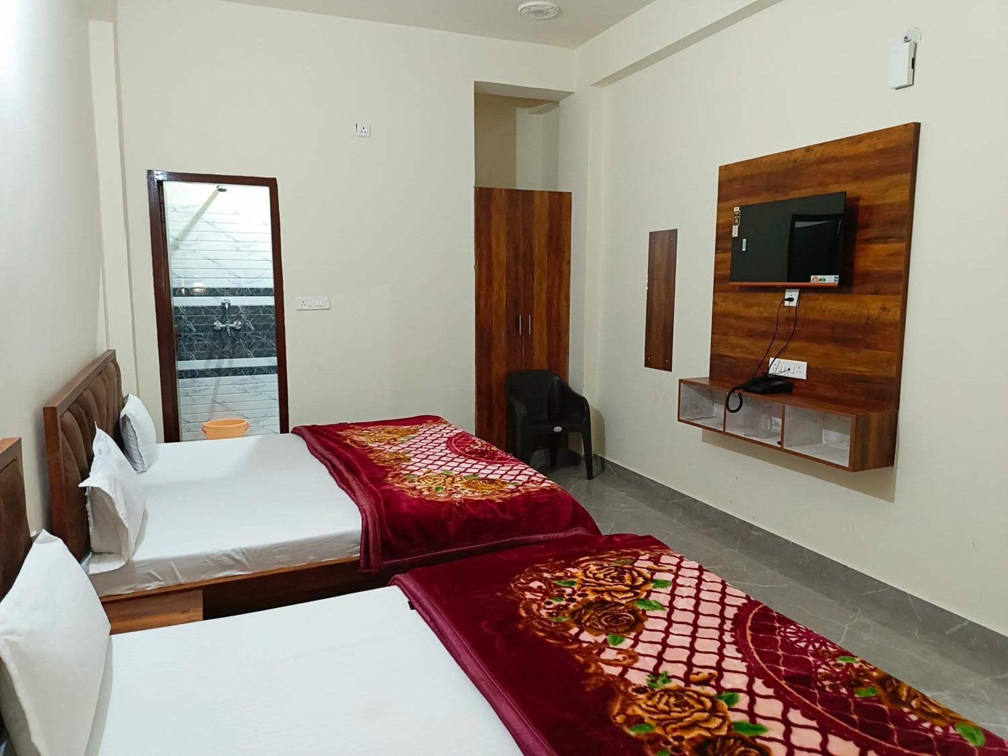 Shri Girraj Residency Hotel Mathura Exterior photo