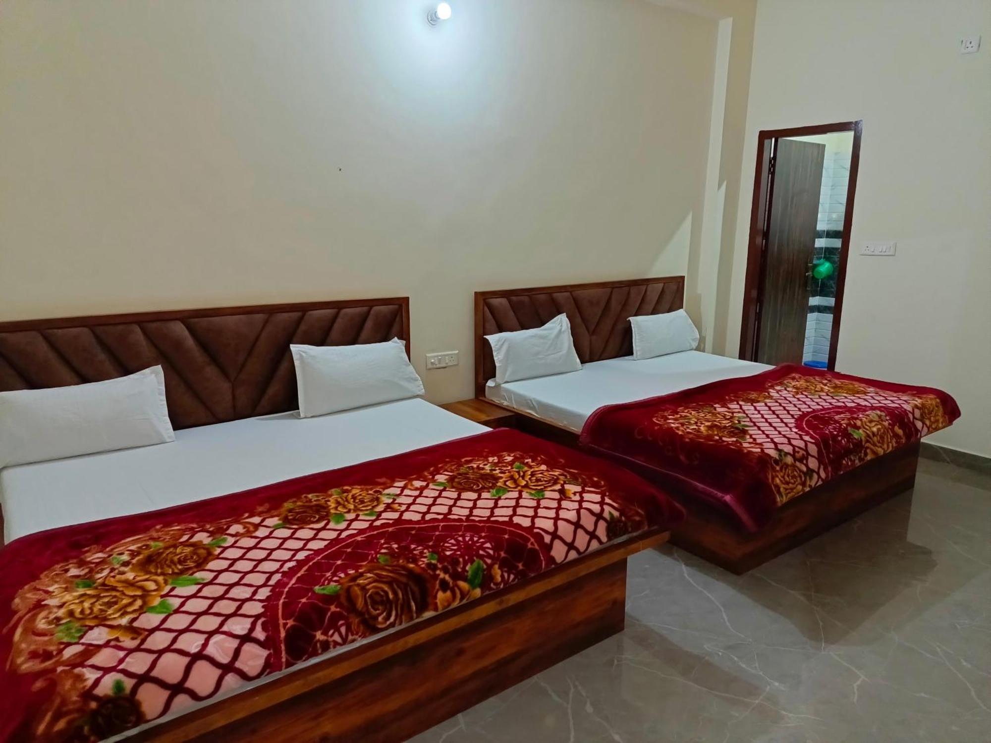 Shri Girraj Residency Hotel Mathura Exterior photo