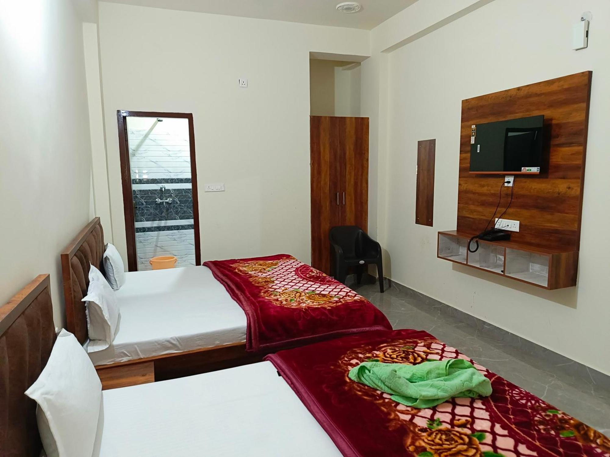 Shri Girraj Residency Hotel Mathura Exterior photo