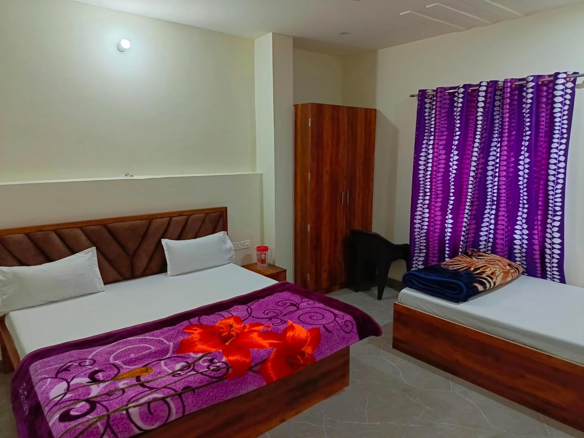 Shri Girraj Residency Hotel Mathura Exterior photo