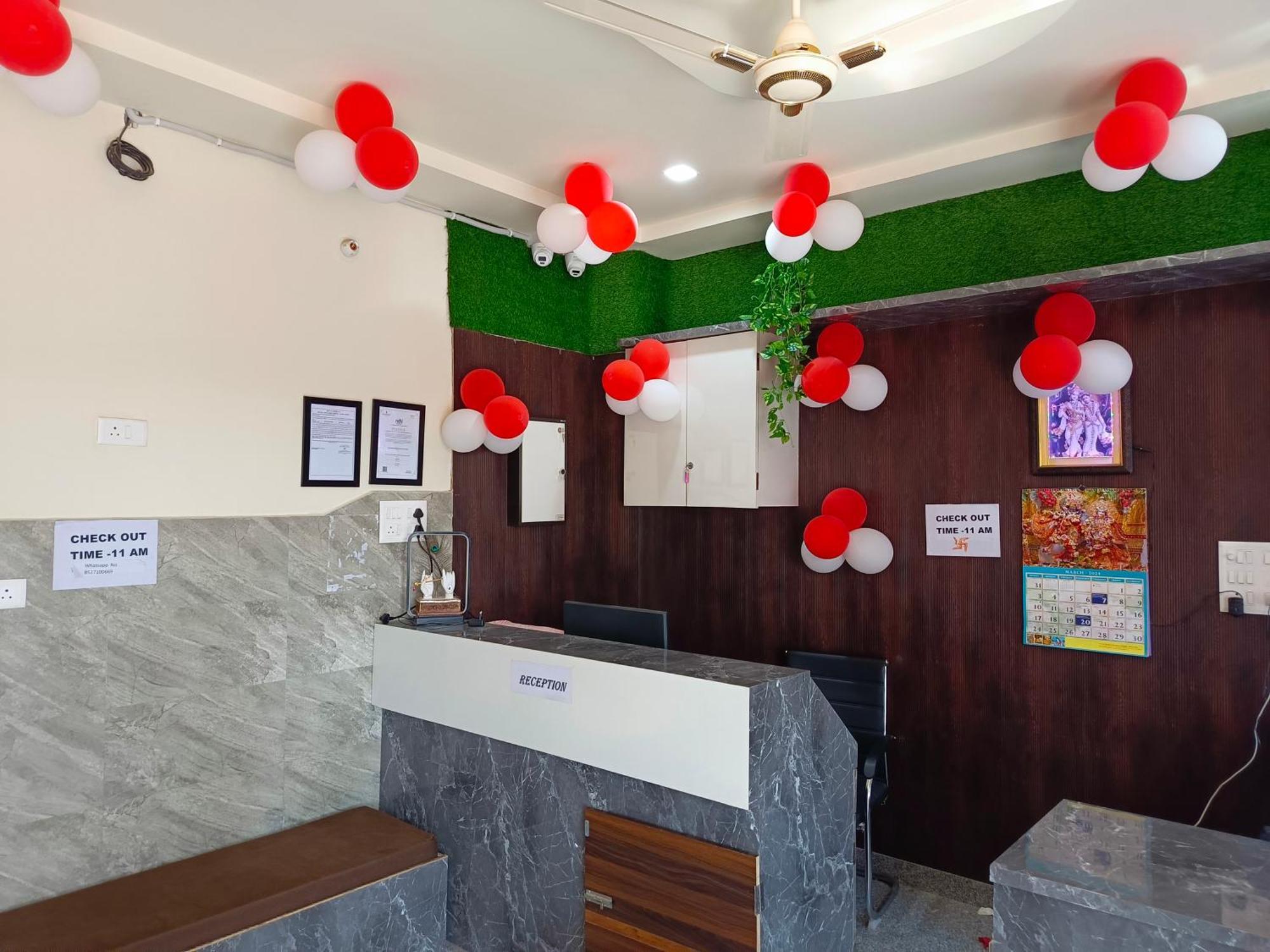 Shri Girraj Residency Hotel Mathura Exterior photo