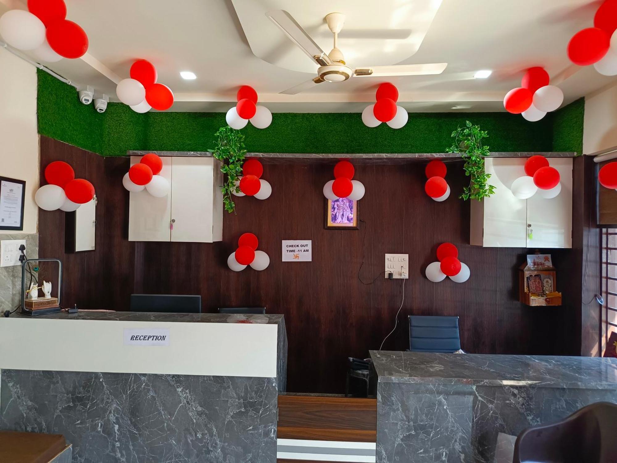 Shri Girraj Residency Hotel Mathura Exterior photo