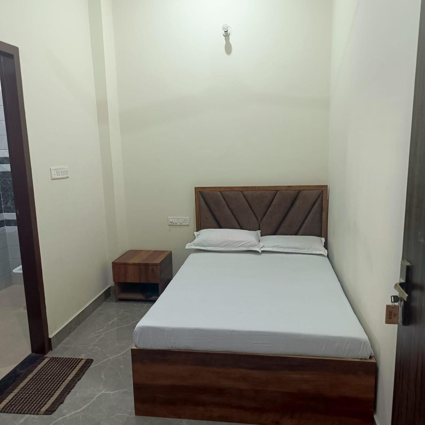 Shri Girraj Residency Hotel Mathura Exterior photo